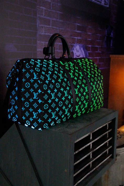 louis vuitton con facchino|louis vuitton light up.